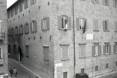 9802_12_028